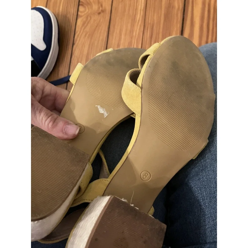 CROWN‎ AND IVY Shoes Sz 8 Gold suede Heel Sandels Strap